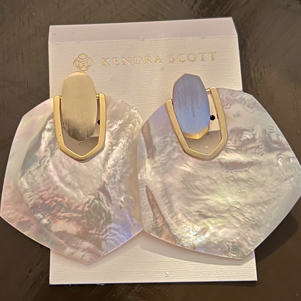NEW -Kendra Scott mother of Pearl earrings